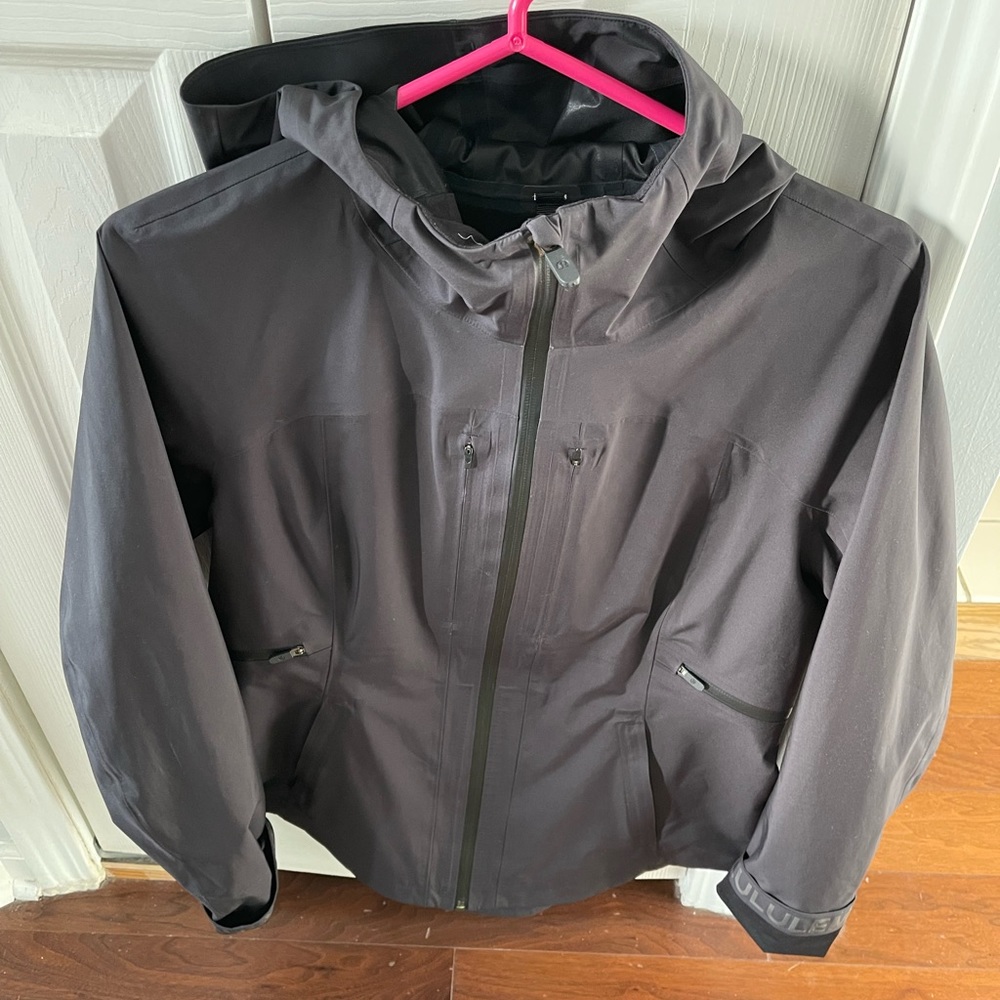 Lululemon hooded rain jacket size 10